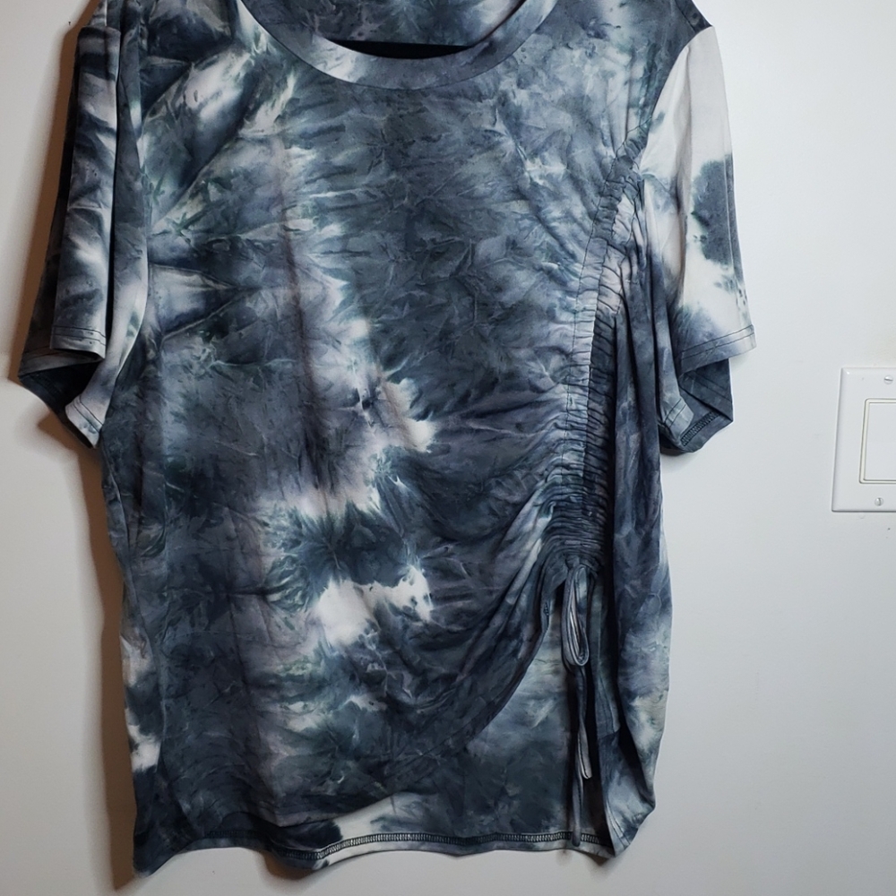 Tee shirt  Stretchy side adjustable top nwot